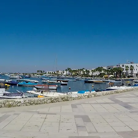 Spiaggia E Servizi A Piedi M509
