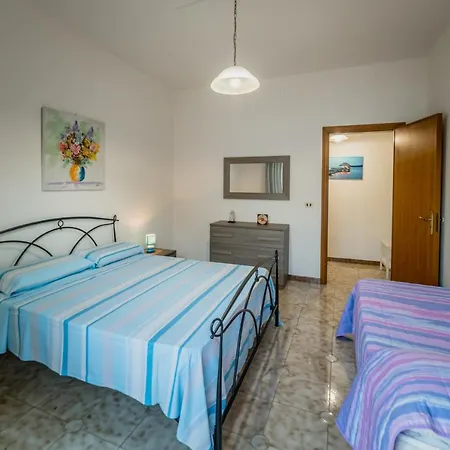 Spiaggia E Servizi A Piedi M509
