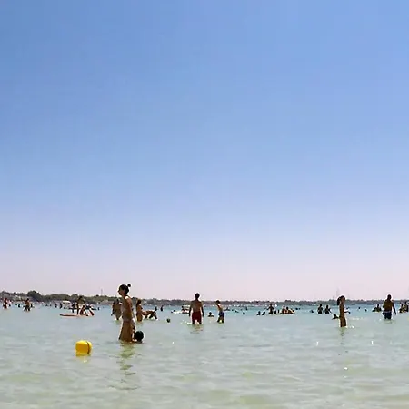 Spiaggia E Servizi A Piedi M509